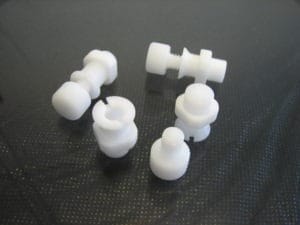 pom-parafusos-e-porcas-especiais-em-poliacetal-300x225